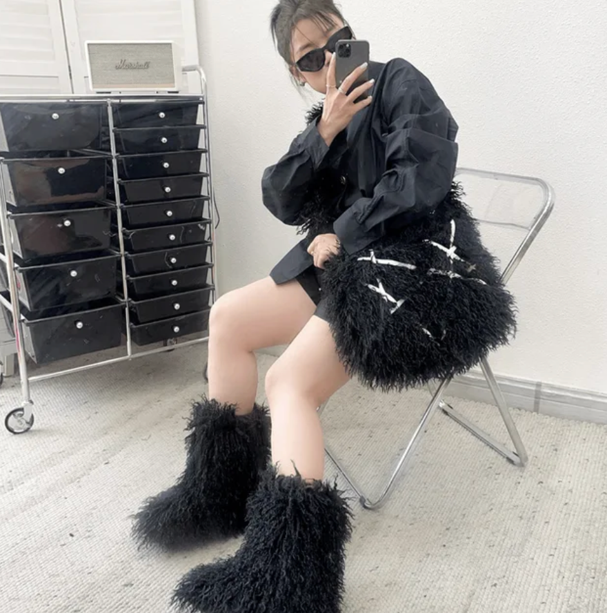 Womans Handbag And Shoes Set Furry Tote Criss Cross Design Bag With Plush fur boots