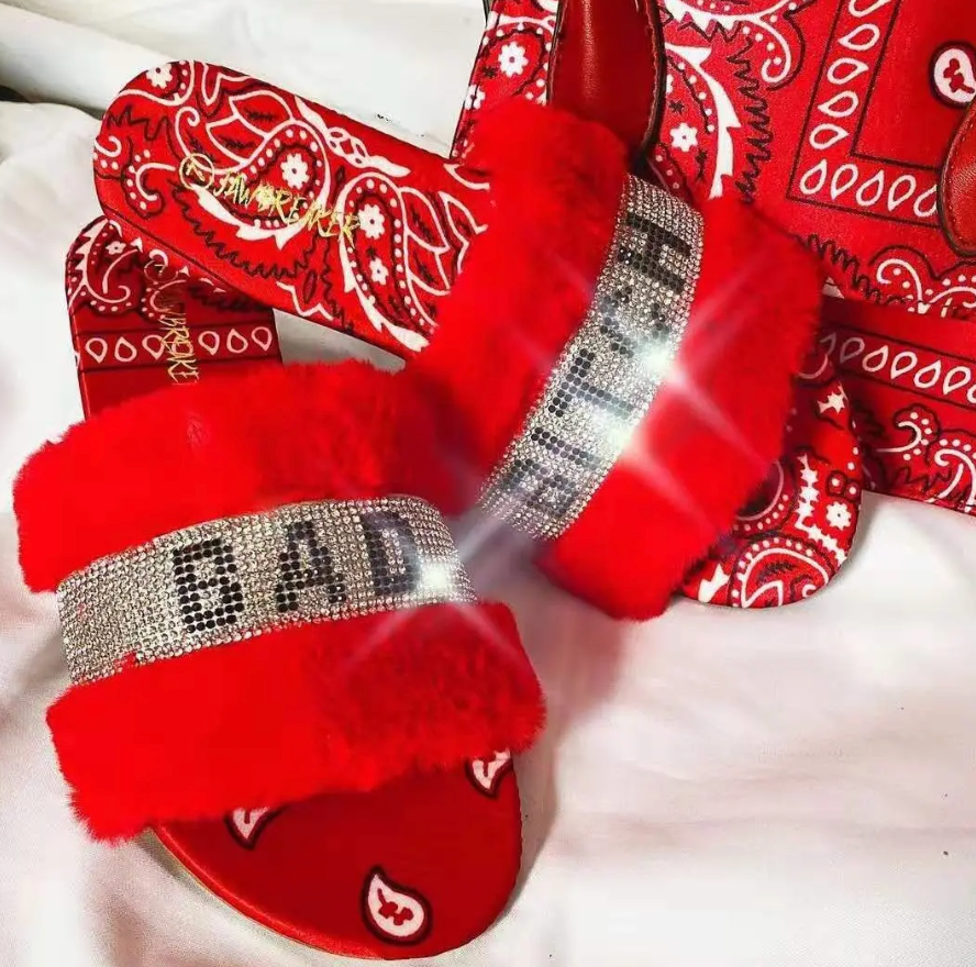 Woman’s Trending Design Summer Fashion Crystal Rhinestone Fluffy Graphic Slippers