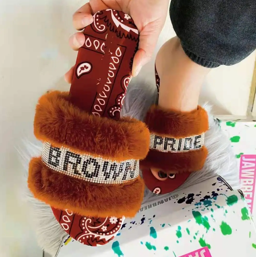 Woman’s Trending Design Summer Fashion Crystal Rhinestone Fluffy Graphic Slippers