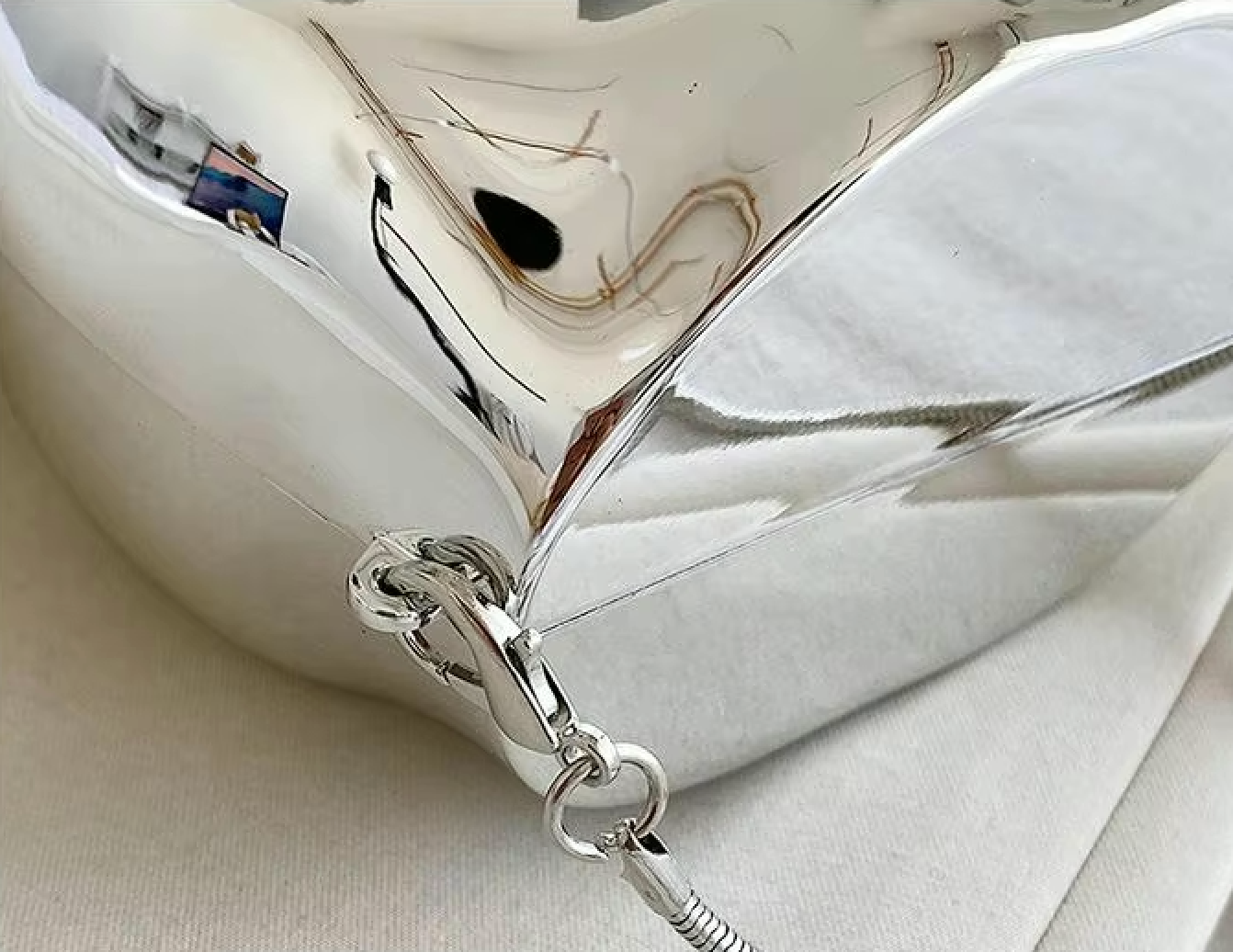 MINI Hip Body Butt Trending Handbag Womans Fashion Cross Body Chain Clutch Purse