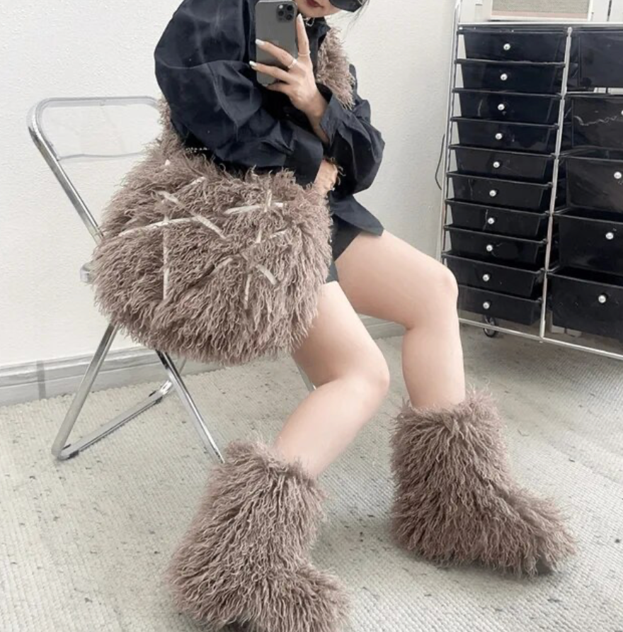 Womans Handbag And Shoes Set Furry Tote Criss Cross Design Bag With Plush fur boots