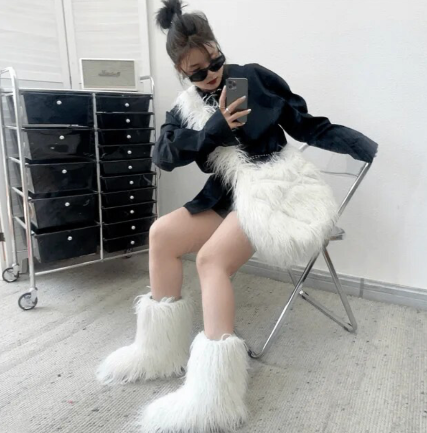 Womans Handbag And Shoes Set Furry Tote Criss Cross Design Bag With Plush fur boots